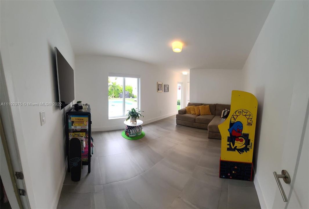 Recientemente alquilado: $9,000 (5 camas, 3 baños, 2355 Pies cuadrados)