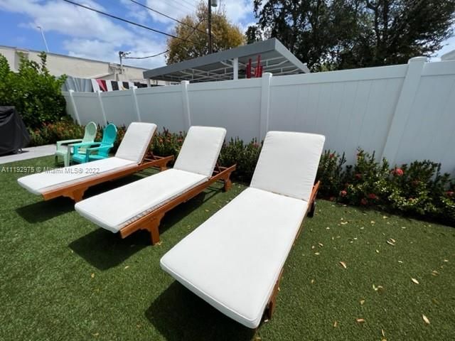 Recientemente alquilado: $9,000 (5 camas, 3 baños, 2355 Pies cuadrados)