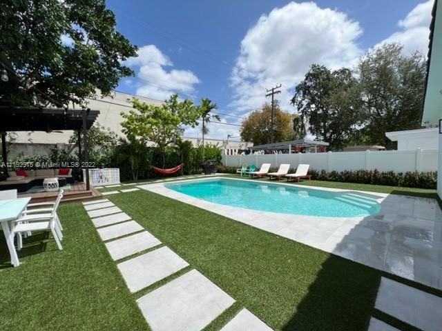 Recientemente alquilado: $9,000 (5 camas, 3 baños, 2355 Pies cuadrados)