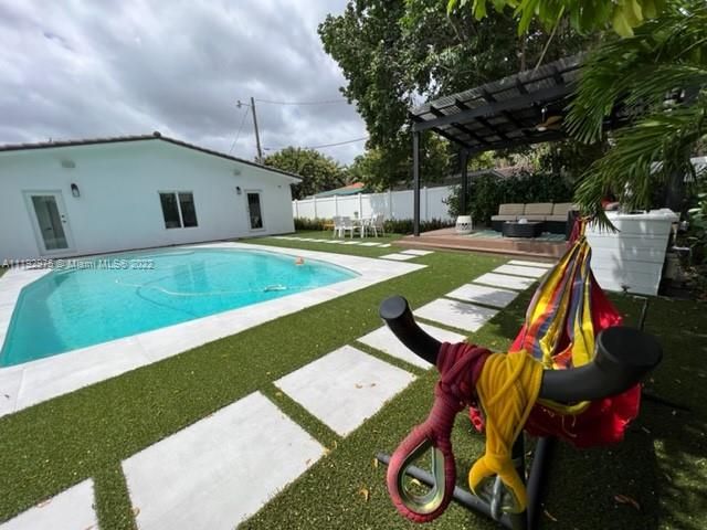 Recientemente alquilado: $9,000 (5 camas, 3 baños, 2355 Pies cuadrados)