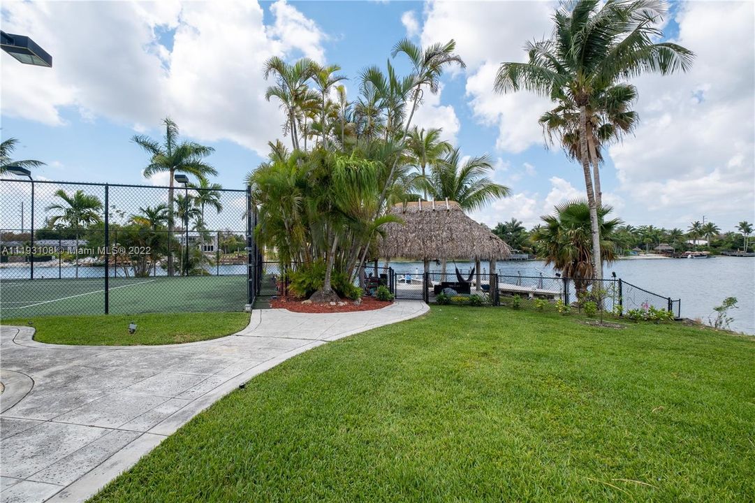 Recently Sold: $3,350,000 (5 beds, 4 baths, 3829 Square Feet)
