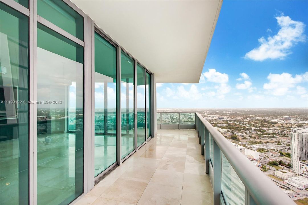 Recently Sold: $1,975,000 (3 beds, 3 baths, 2577 Square Feet)