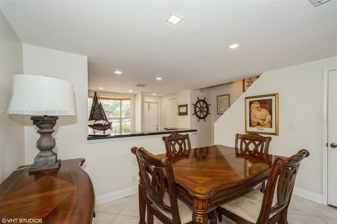 Recently Sold: $599,900 (2 beds, 2 baths, 1018 Square Feet)