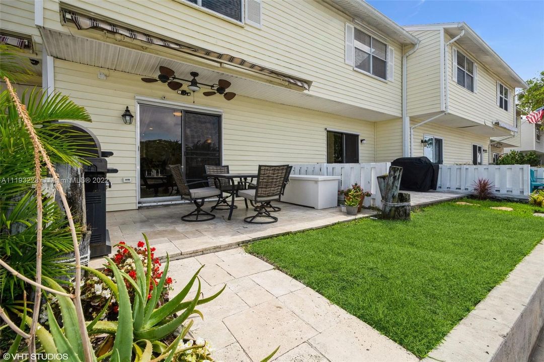 Recently Sold: $599,900 (2 beds, 2 baths, 1018 Square Feet)