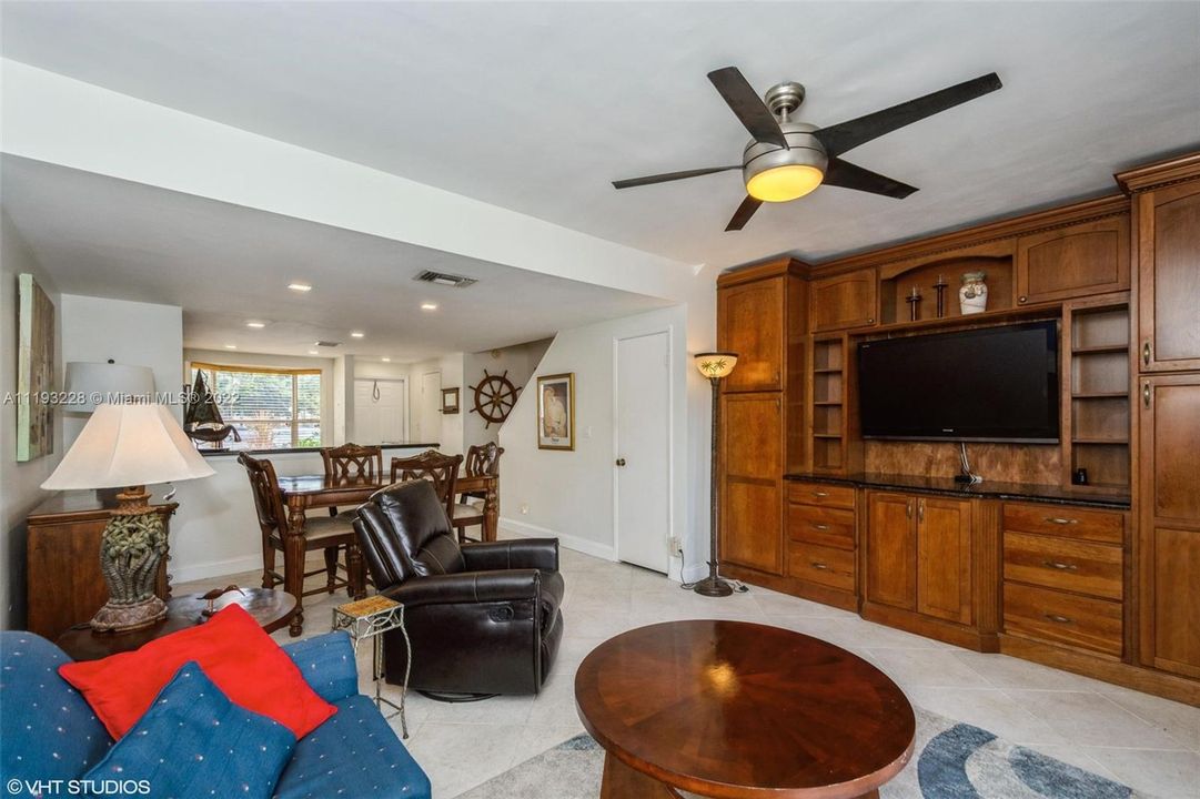 Recently Sold: $599,900 (2 beds, 2 baths, 1018 Square Feet)