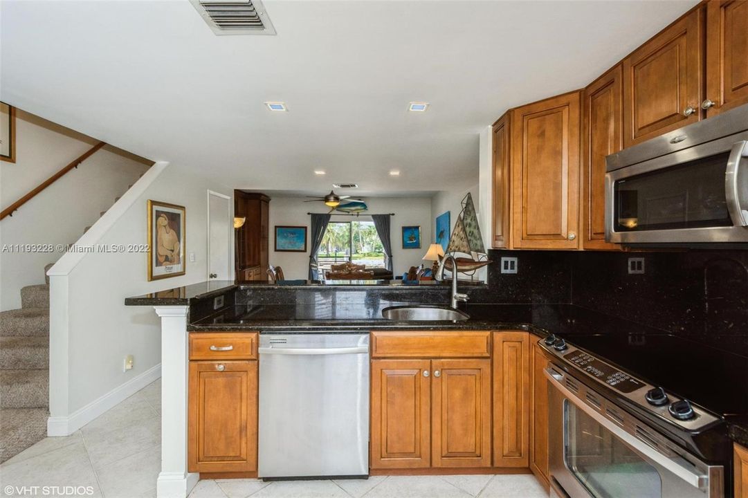 Recently Sold: $599,900 (2 beds, 2 baths, 1018 Square Feet)