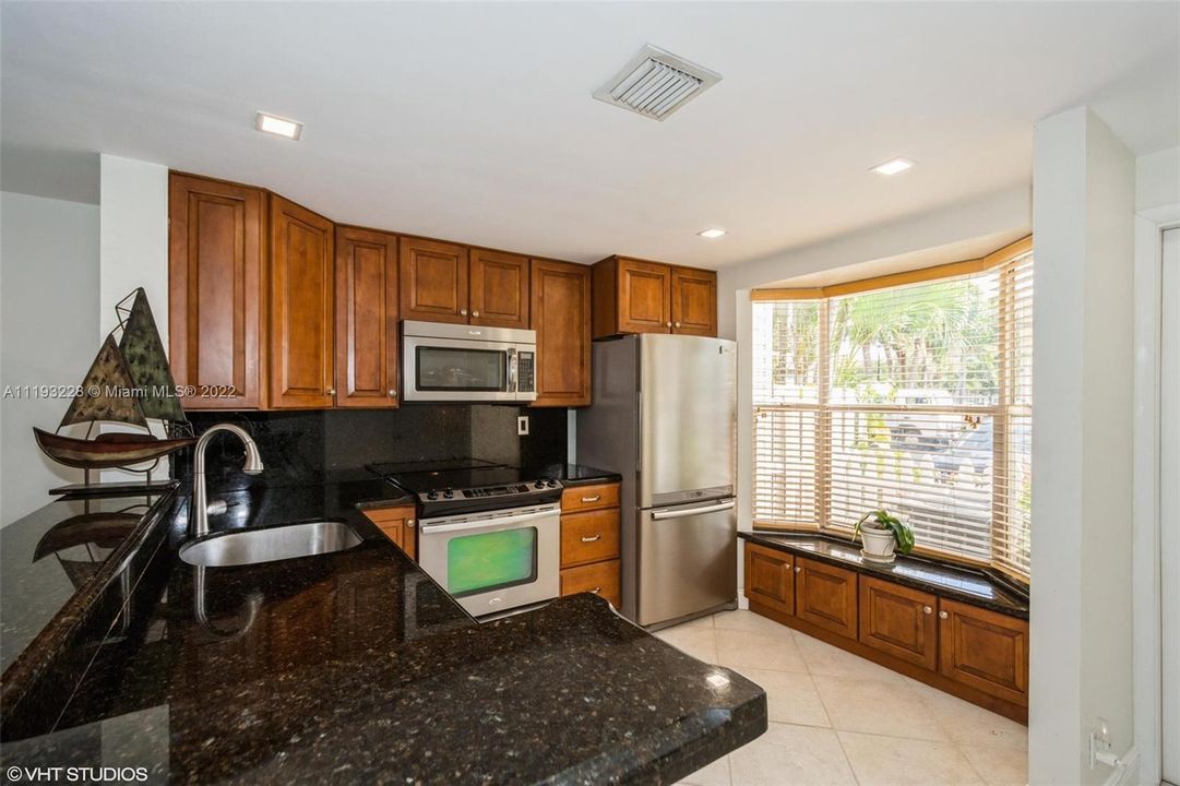 Recently Sold: $599,900 (2 beds, 2 baths, 1018 Square Feet)