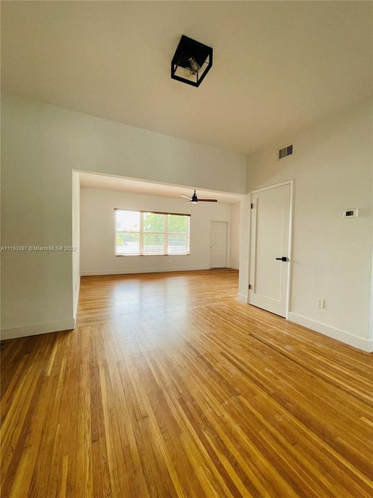 Recently Rented: $2,300 (1 beds, 1 baths, 850 Square Feet)