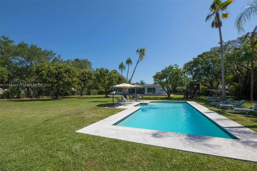 Recently Sold: $2,495,000 (3 beds, 3 baths, 2182 Square Feet)