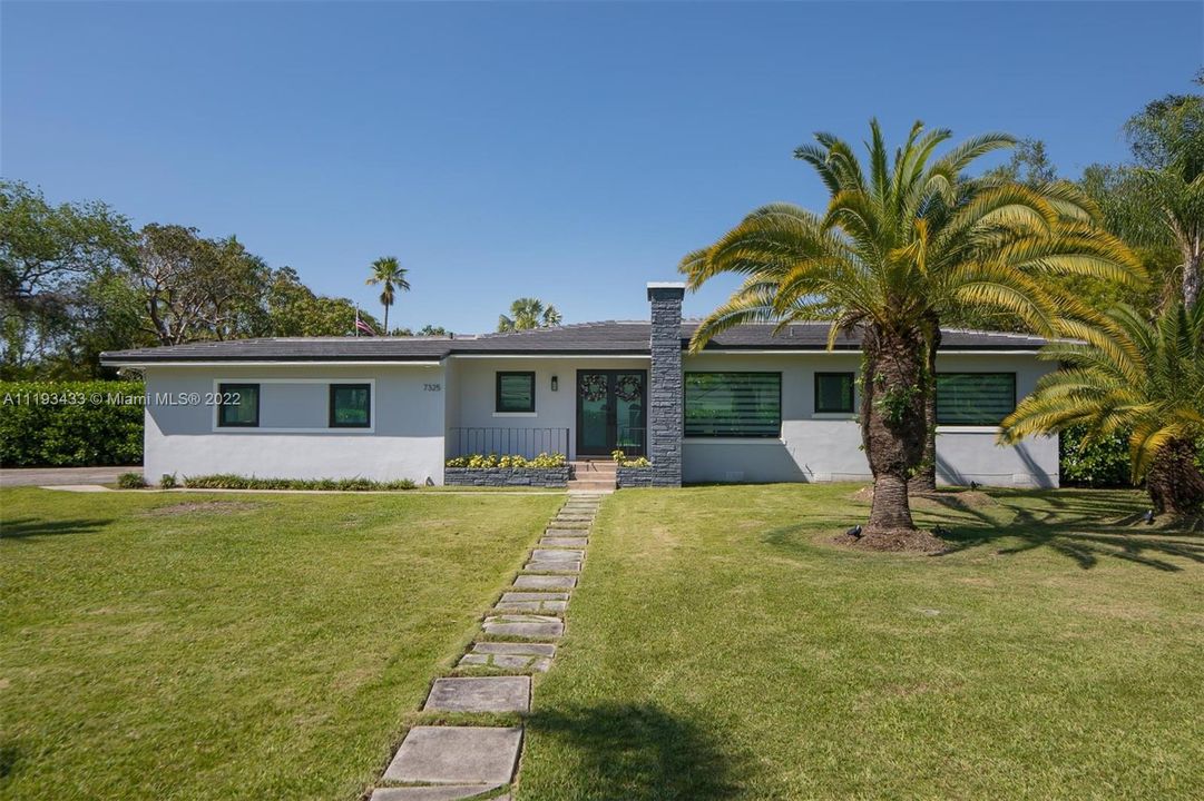 Recently Sold: $2,495,000 (3 beds, 3 baths, 2182 Square Feet)