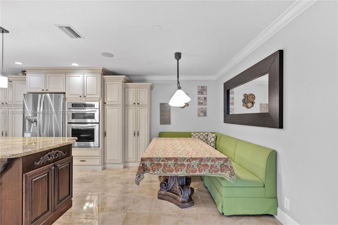 Kitchen built in eating area