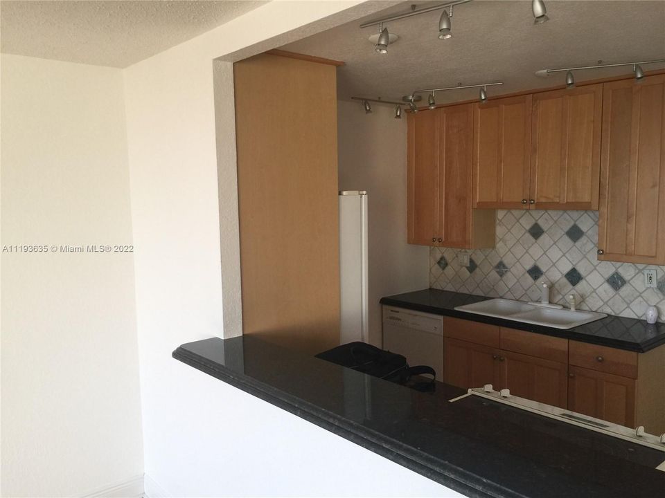 Recently Sold: $355,000 (2 beds, 2 baths, 1250 Square Feet)
