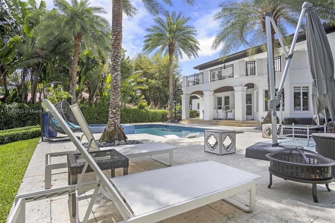 Recently Sold: $4,950,000 (5 beds, 4 baths, 4196 Square Feet)