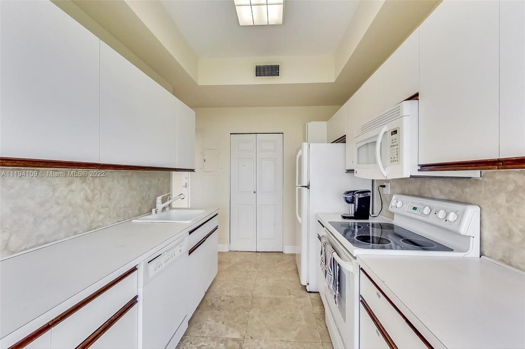 Vendido Recientemente: $435,000 (2 camas, 2 baños, 1361 Pies cuadrados)