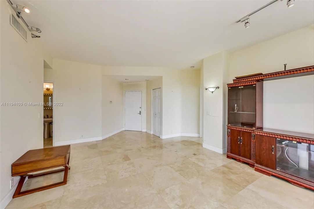 Vendido Recientemente: $435,000 (2 camas, 2 baños, 1361 Pies cuadrados)