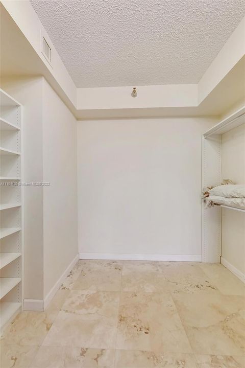 Vendido Recientemente: $435,000 (2 camas, 2 baños, 1361 Pies cuadrados)