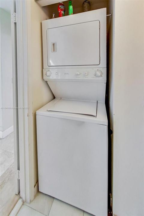 Vendido Recientemente: $435,000 (2 camas, 2 baños, 1361 Pies cuadrados)