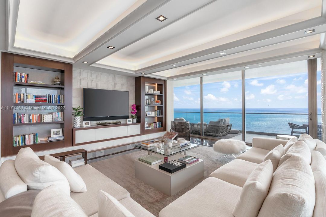 Recently Sold: $11,995,000 (3 beds, 3 baths, 4185 Square Feet)