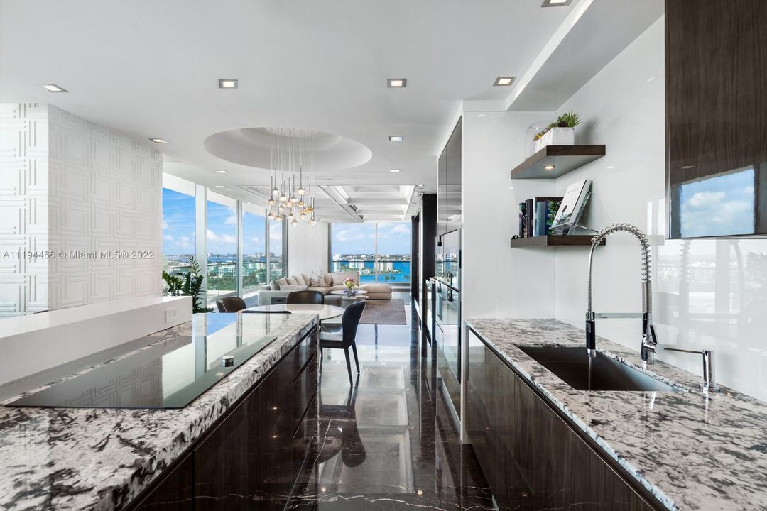 Recently Sold: $11,995,000 (3 beds, 3 baths, 4185 Square Feet)