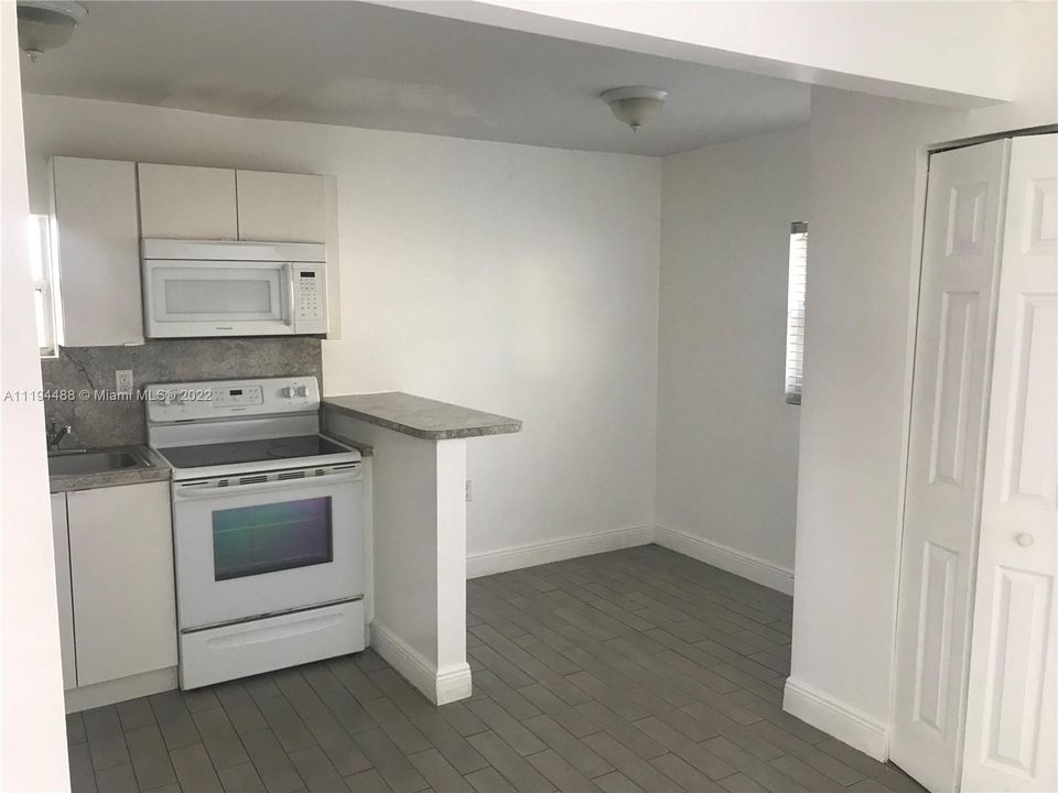 Recently Rented: $1,300 (2 beds, 1 baths, 650 Square Feet)