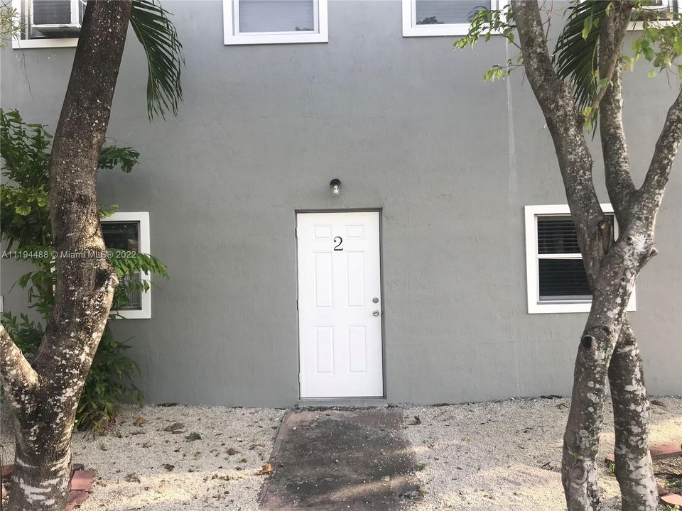 Recently Rented: $1,300 (2 beds, 1 baths, 650 Square Feet)