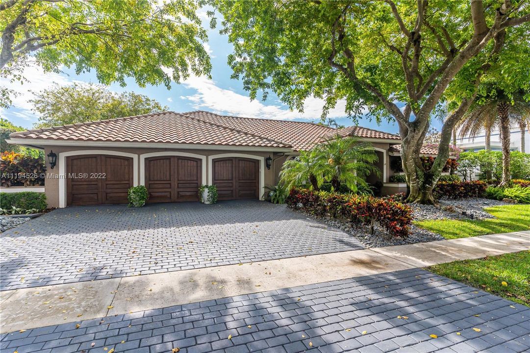 Recently Sold: $1,500,000 (5 beds, 3 baths, 3241 Square Feet)