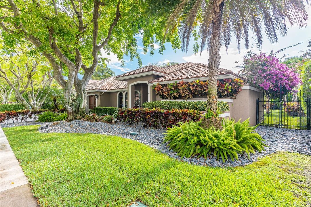 Recently Sold: $1,500,000 (5 beds, 3 baths, 3241 Square Feet)