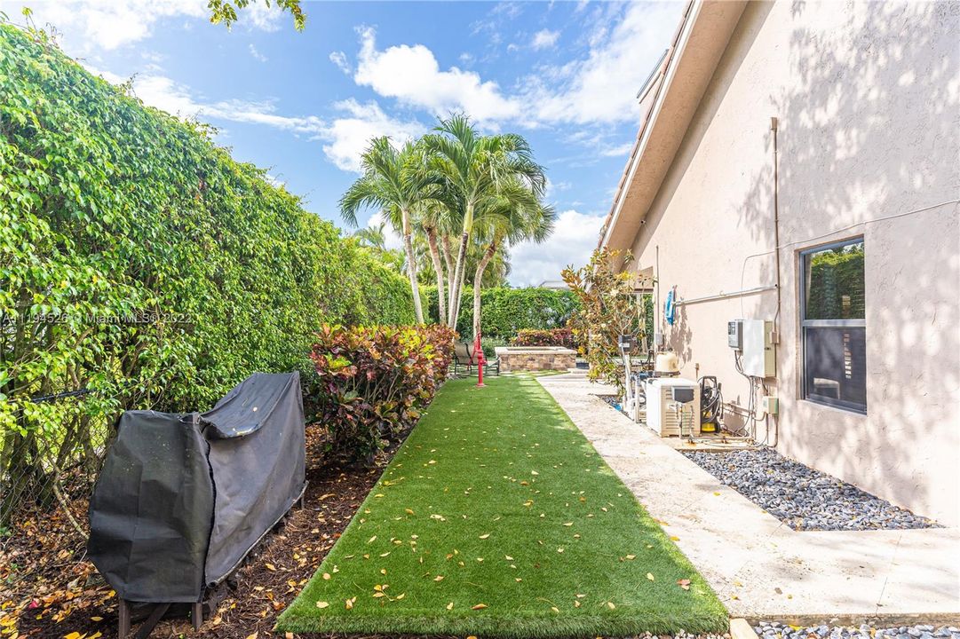 Recently Sold: $1,500,000 (5 beds, 3 baths, 3241 Square Feet)