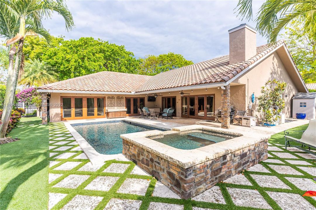 Recently Sold: $1,500,000 (5 beds, 3 baths, 3241 Square Feet)