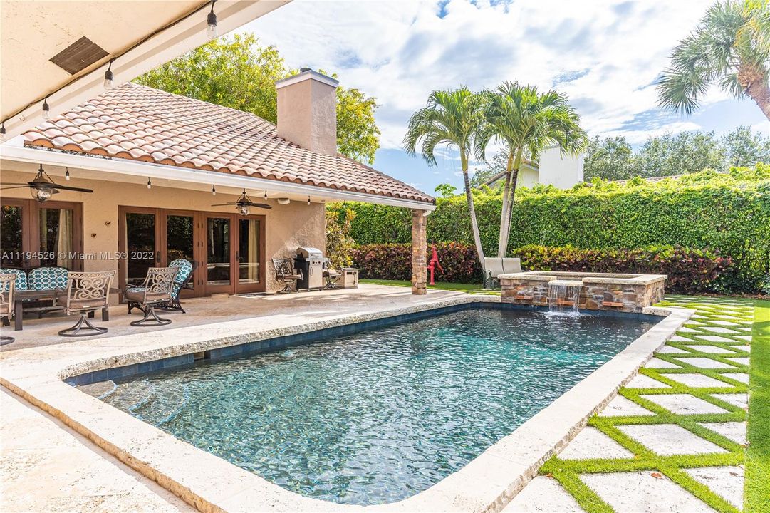 Recently Sold: $1,500,000 (5 beds, 3 baths, 3241 Square Feet)