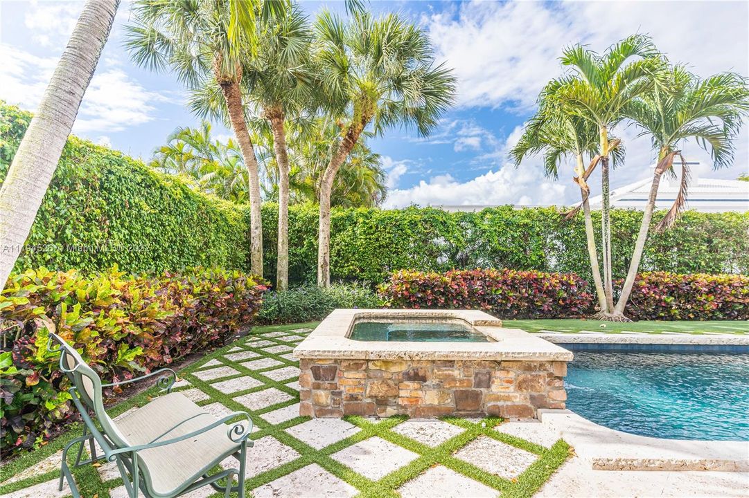 Recently Sold: $1,500,000 (5 beds, 3 baths, 3241 Square Feet)