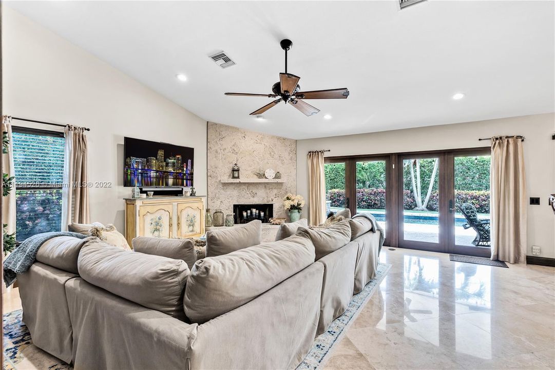 Recently Sold: $1,500,000 (5 beds, 3 baths, 3241 Square Feet)