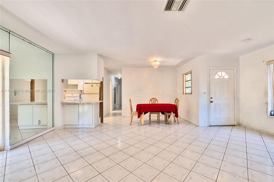 Recently Sold: $380,000 (3 beds, 1 baths, 1191 Square Feet)