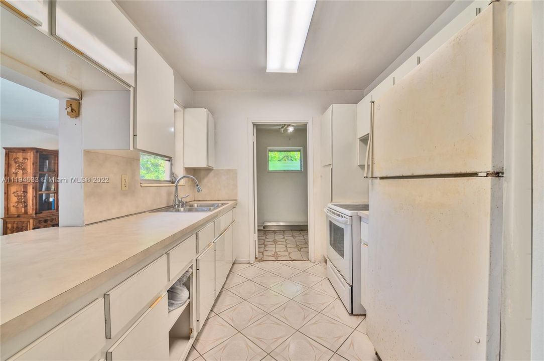 Recently Sold: $380,000 (3 beds, 1 baths, 1191 Square Feet)