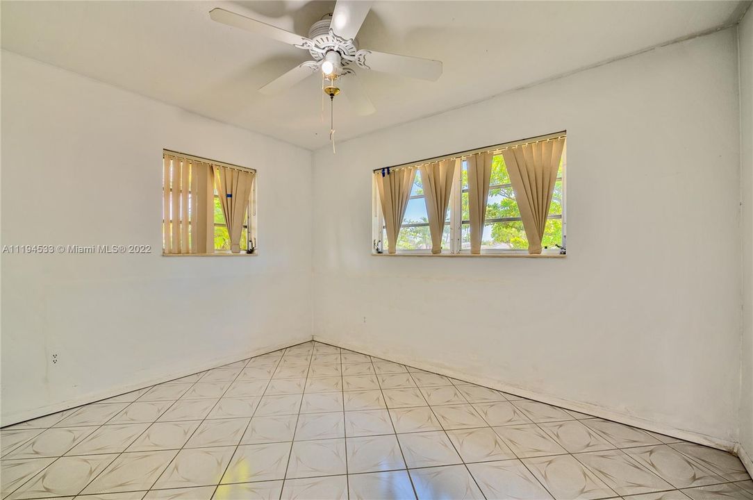 Recently Sold: $380,000 (3 beds, 1 baths, 1191 Square Feet)