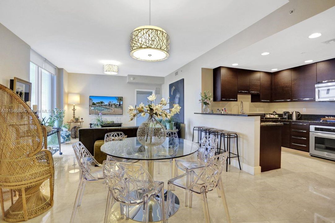 Recently Sold: $650,000 (2 beds, 2 baths, 1453 Square Feet)