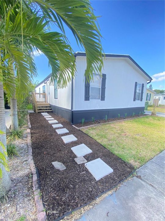 Recently Sold: $220,000 (4 beds, 2 baths, 1263 Square Feet)