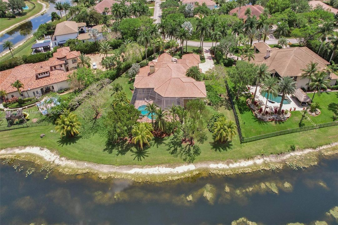 Recently Sold: $2,500,000 (5 beds, 5 baths, 4821 Square Feet)