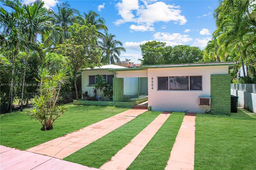 Recently Sold: $1,860,000 (4 beds, 2 baths, 2256 Square Feet)
