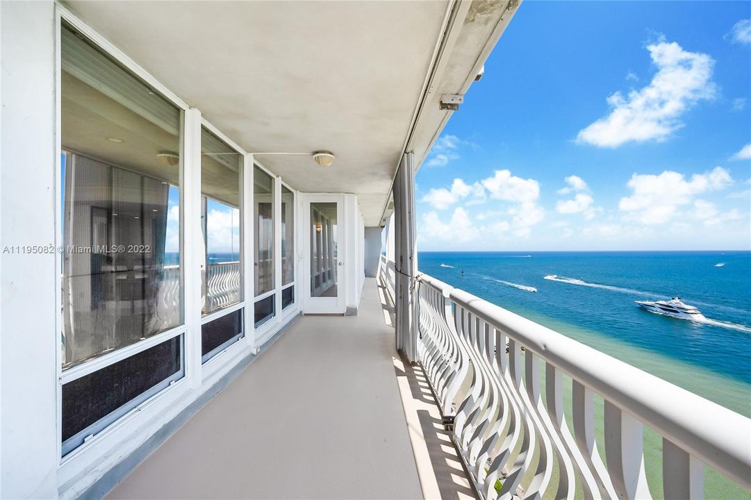 Recently Sold: $1,350,000 (2 beds, 2 baths, 2003 Square Feet)
