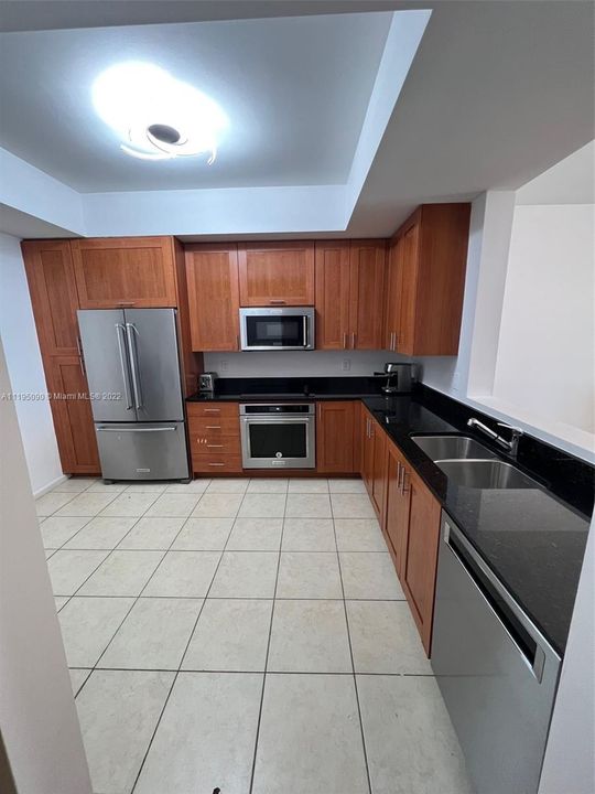Recently Rented: $4,200 (2 beds, 3 baths, 1750 Square Feet)