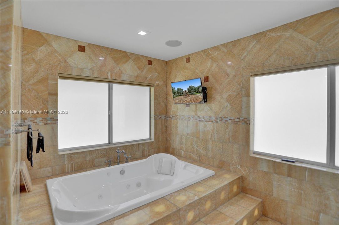 Недавно продано: $2,195,000 (4 спален, 4 ванн, 7187 Квадратных фут)