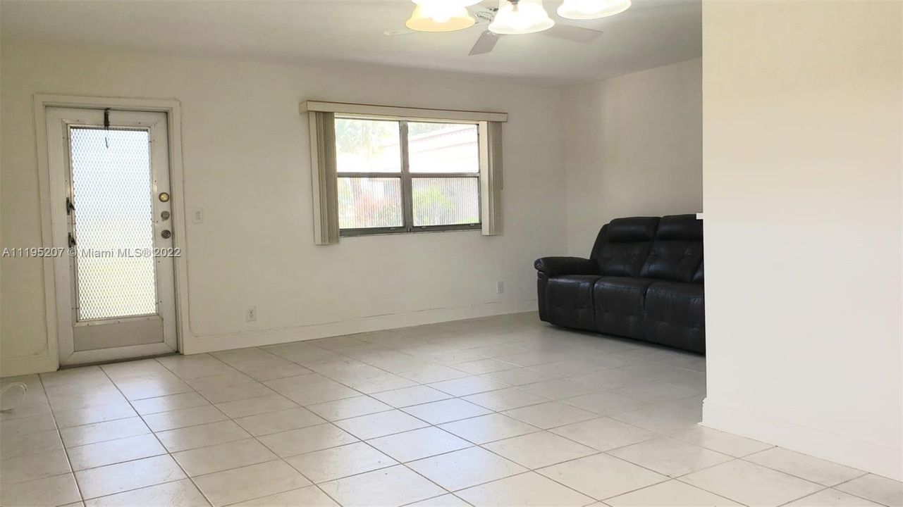 Recently Sold: $124,900 (1 beds, 1 baths, 726 Square Feet)