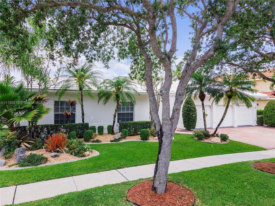 Recently Sold: $975,000 (5 beds, 3 baths, 3514 Square Feet)