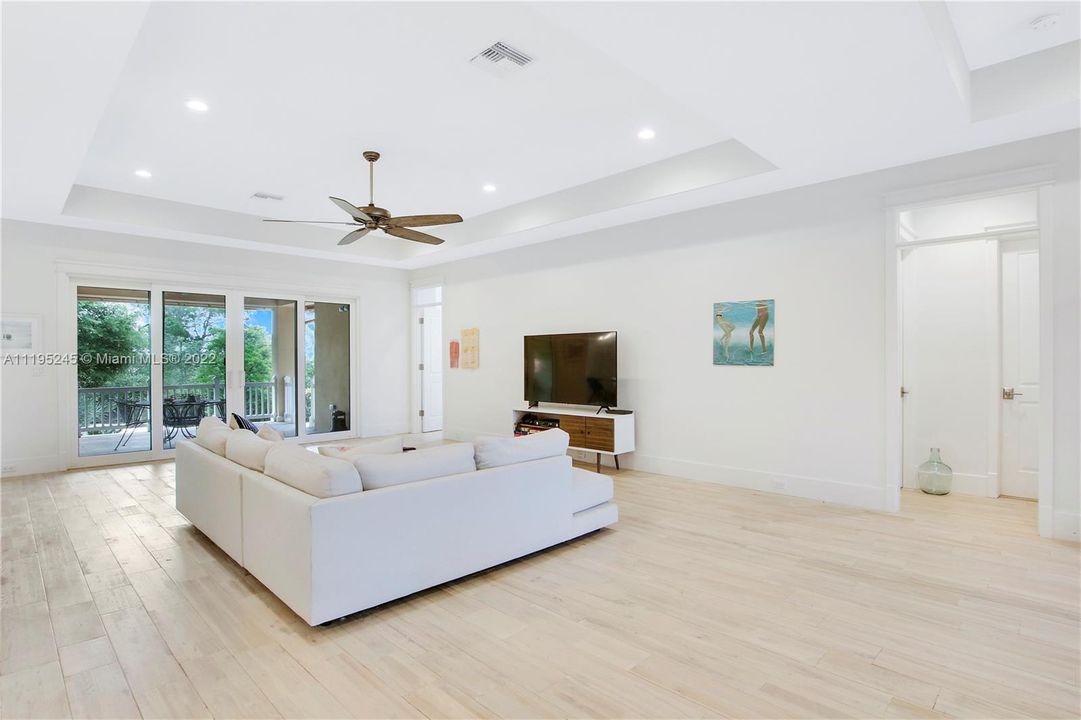 Recently Sold: $1,599,000 (3 beds, 4 baths, 2656 Square Feet)