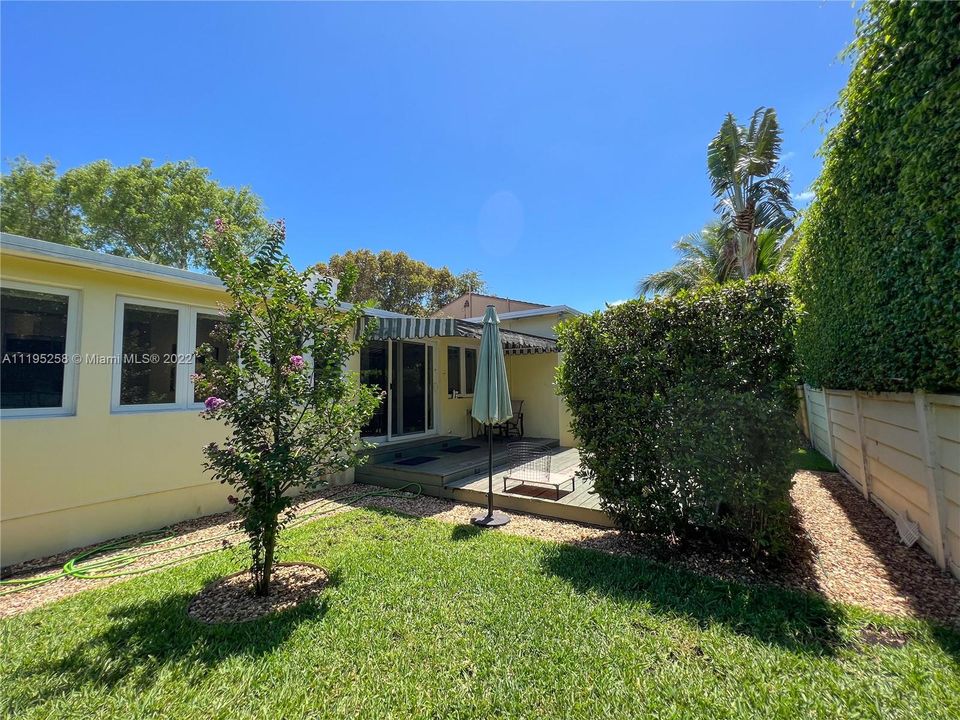 Recently Sold: $1,400,000 (3 beds, 3 baths, 1829 Square Feet)