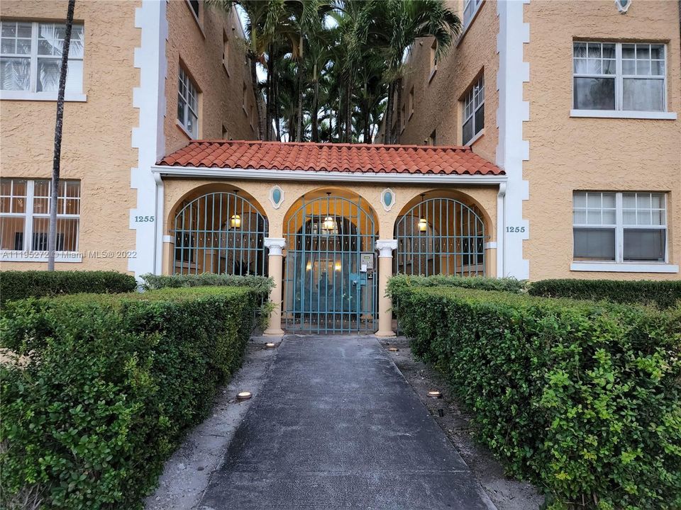 Recently Sold: $200,000 (1 beds, 1 baths, 450 Square Feet)