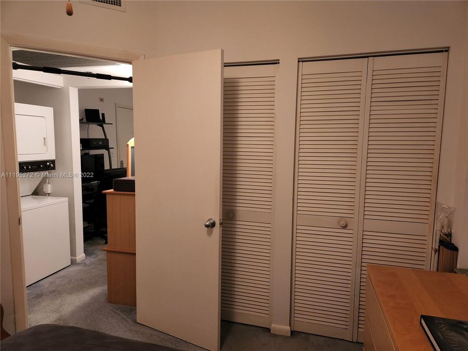 Recently Sold: $200,000 (1 beds, 1 baths, 450 Square Feet)