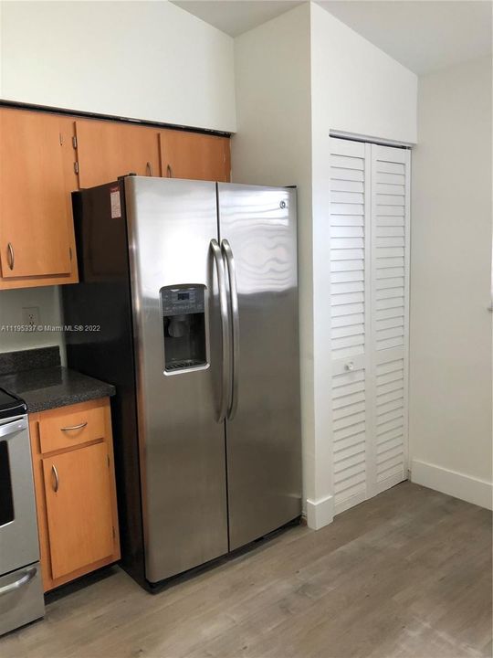 Recently Rented: $1,450 (1 beds, 1 baths, 1120 Square Feet)