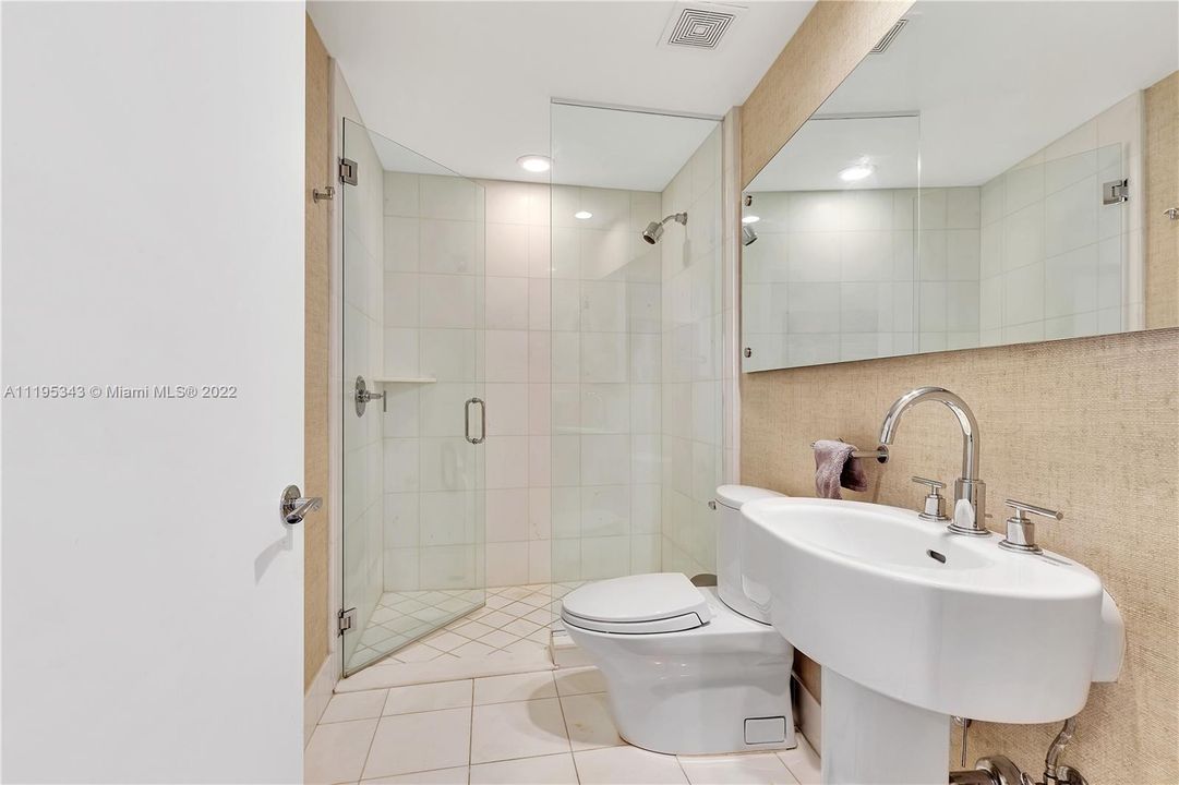 最近售出: $625,000 (1 贝兹, 2 浴室, 1214 平方英尺)
